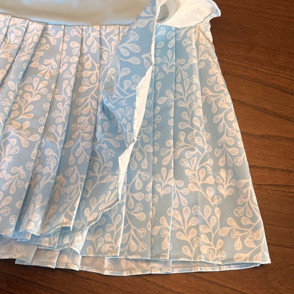 Sigrid Olsen Light Blue and White Leaf Pattern Mini Skort - Picture 4 of 8